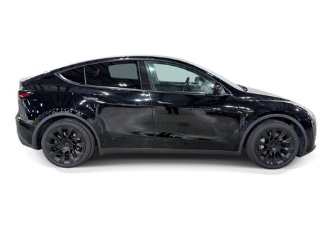 Certified 2023 Tesla Model Y Long Range AWD/4WD image 7