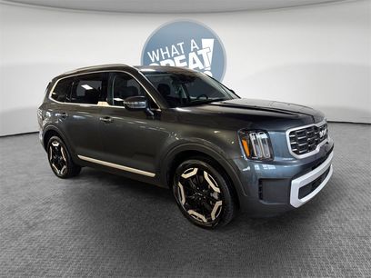 Used 2024 Kia Telluride S w/ S Sunroof Package