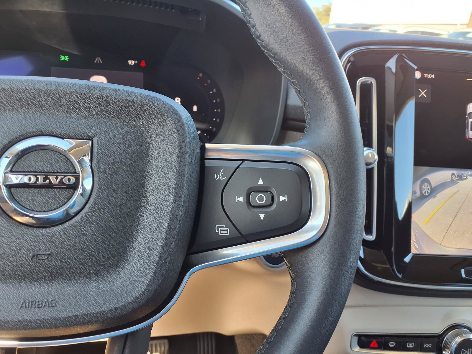 Certified 2023 Volvo XC40 B5 Ultimate w/ Protection Package Premier AWD/4WD image 31
