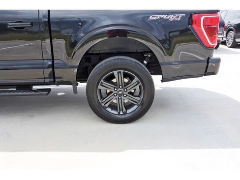 Certified 2022 Ford F150 XLT w/ Equipment Group 302A High image 31