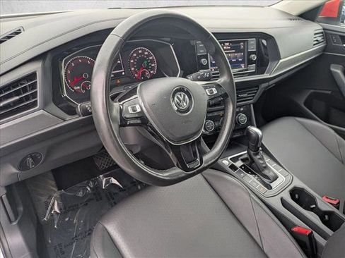 Used 2020 Volkswagen Jetta SE w/ SE Cold Weather Package FWD image 10