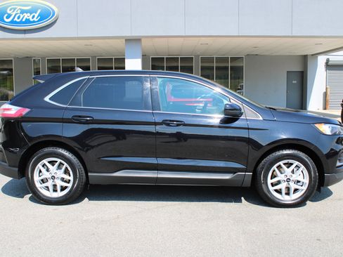 Used 2023 Ford Edge SEL image 2