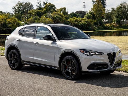 New 2025 Alfa Romeo Stelvio Sprint image 1