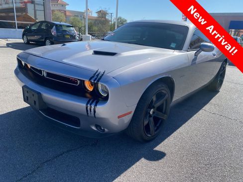 Used 2018 Dodge Challenger R/T RWD image 1