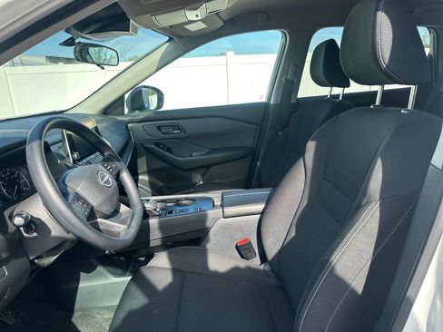 Used 2025 Nissan Rogue S FWD image 16