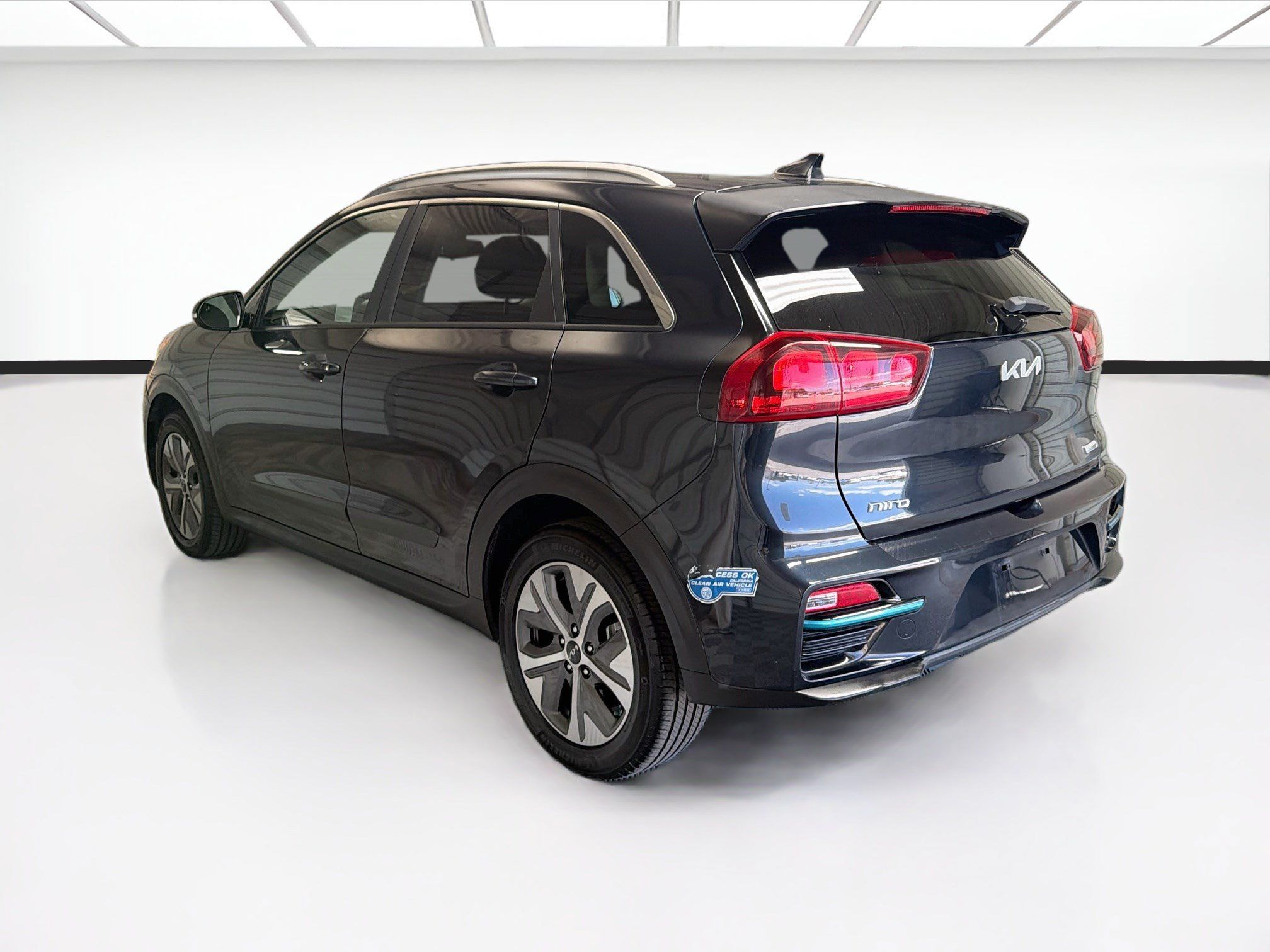 Used 2022 Kia Niro EX FWD image 6