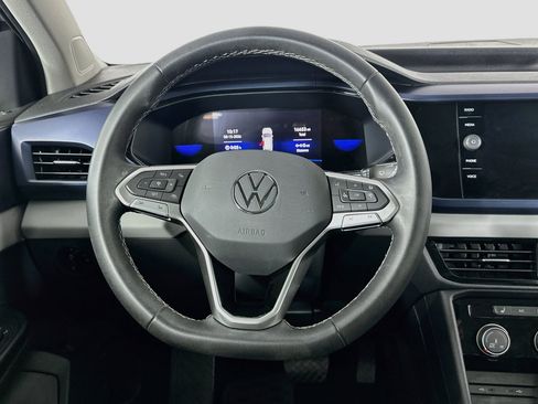 Used 2023 Volkswagen Taos SE w/ Panoramic Sunroof Package FWD image 17