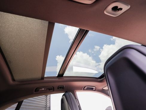 New 2025 Porsche Macan Electric RWD image 29