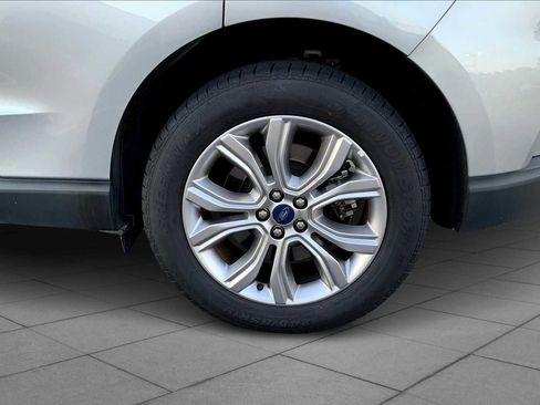 Used 2022 Ford Edge Titanium image 10