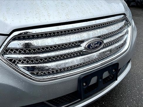 Used 2018 Ford Taurus Limited image 26