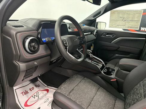 New 2026 Chevrolet Colorado Z71 w/ Midnight Edition AWD/4WD image 9