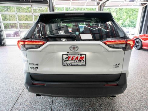 Used 2025 Toyota RAV4 XLE AWD/4WD image 3