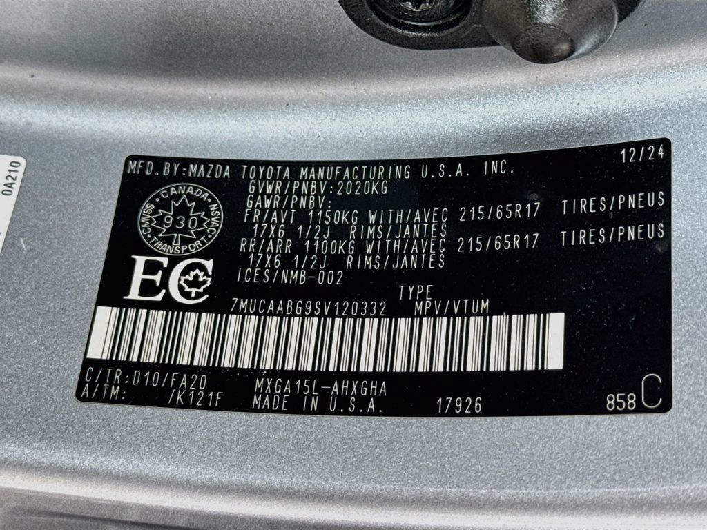 Used 2025 Toyota Corolla Cross LE AWD/4WD image 27