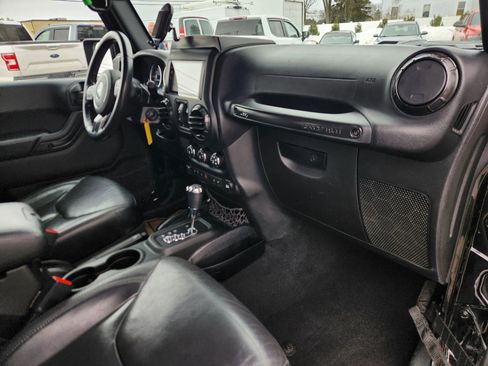 Used 2017 Jeep Wrangler Unlimited Sahara image 41