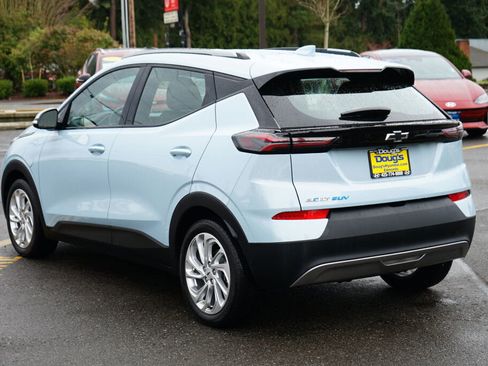 Used 2023 Chevrolet Bolt EUV LT image 9