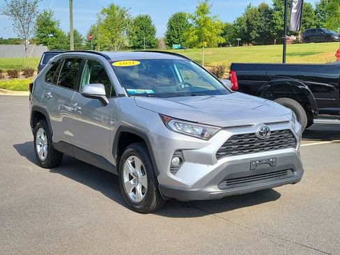 Used 2021 Toyota RAV4 XLE FWD image 3