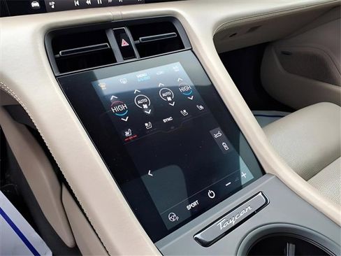 Used 2022 Porsche Taycan image 19