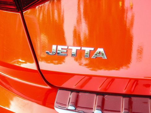 Certified 2021 Volkswagen Jetta R-Line w/ R-Line Cold Weather Package FWD image 10