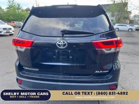 Used 2017 Toyota Highlander XLE AWD/4WD image 6
