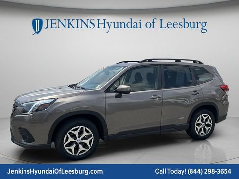 Used 2023 Subaru Forester Premium AWD/4WD image 10