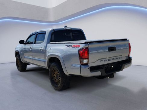 Used 2018 Toyota Tacoma TRD Sport AWD/4WD image 5