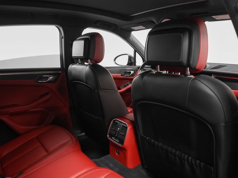 Certified 2024 Porsche Macan GTS w/ Premium Plus Package AWD/4WD image 31