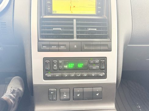 Used 2010 Mercury Mountaineer Premier image 38