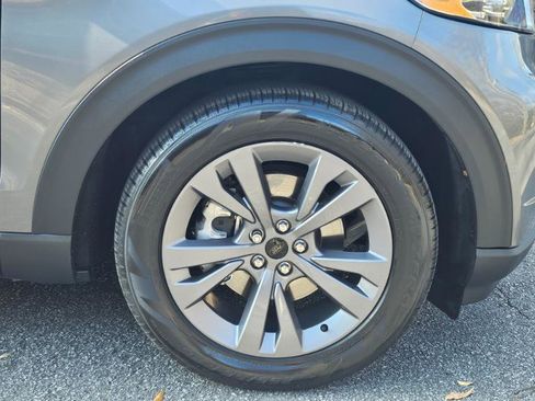 Used 2022 Ford Explorer XLT w/ Equipment Group 202A image 9