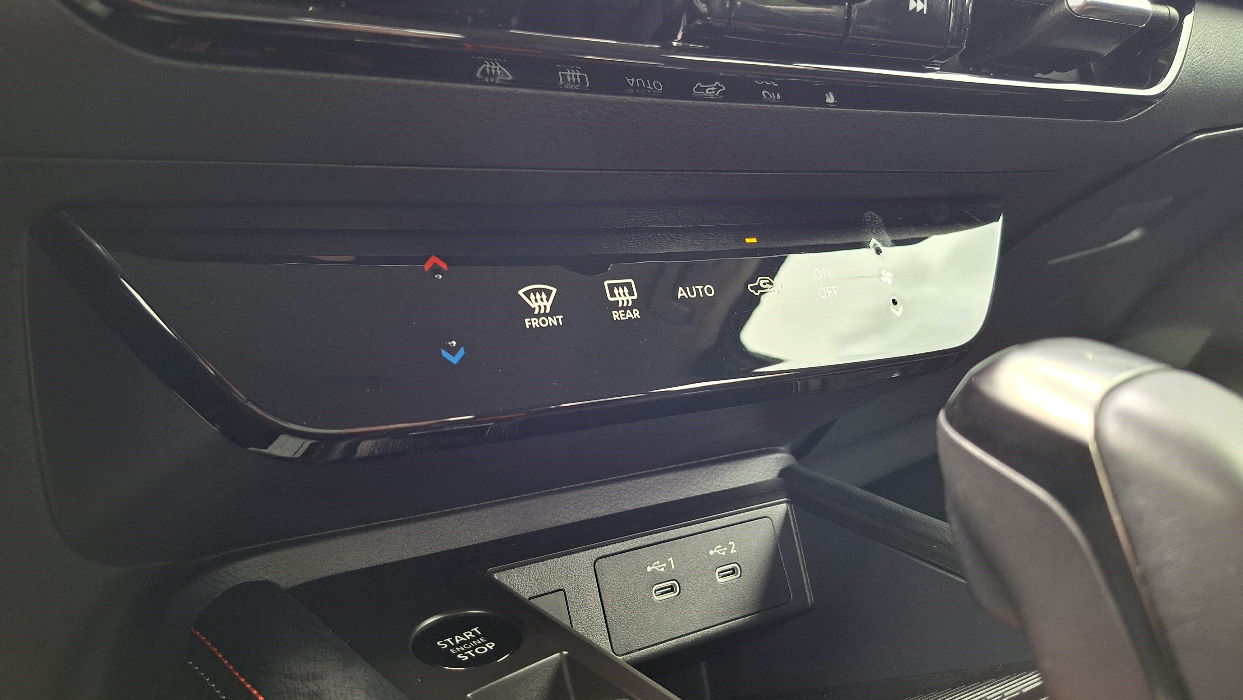 Certified 2025 Nissan Kicks SR FWD image 15