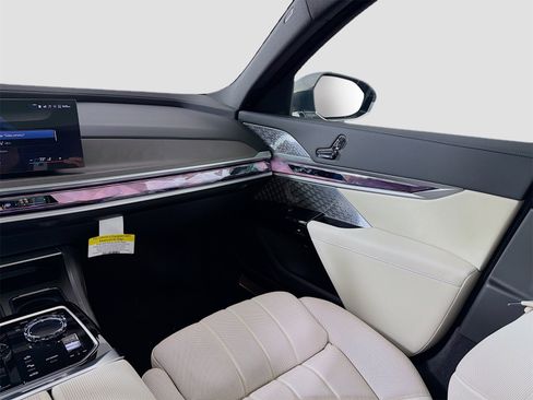 New 2026 BMW i7 xDrive60 w/ Executive Package image 27