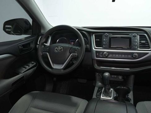 Used 2016 Toyota Highlander LE image 17