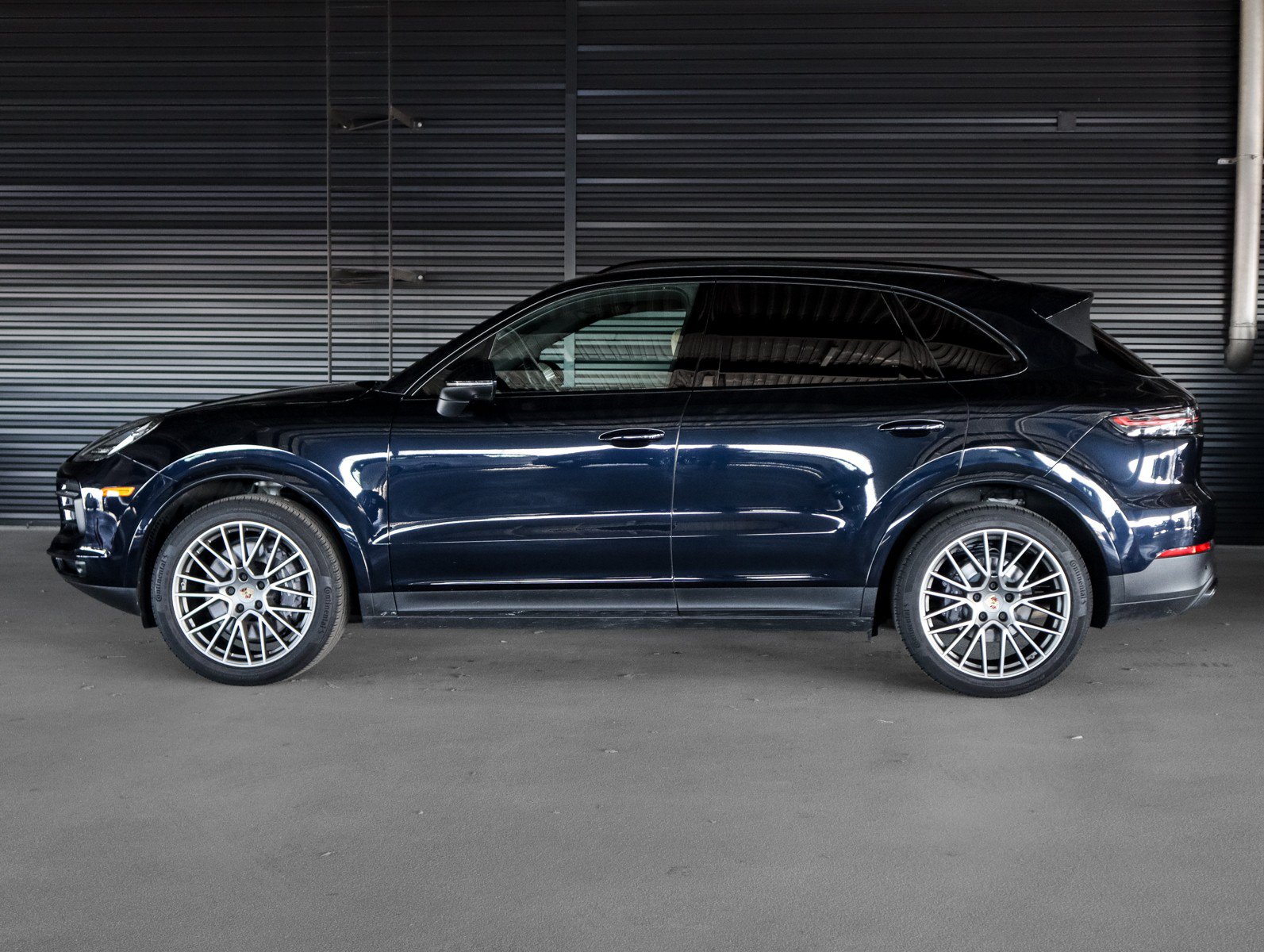 Certified 2023 Porsche Cayenne Platinum Edition AWD/4WD image 2