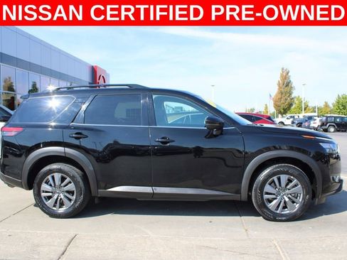 Certified 2024 Nissan Pathfinder SV image 6
