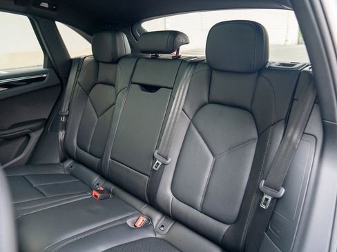 Certified 2025 Porsche Macan image 24