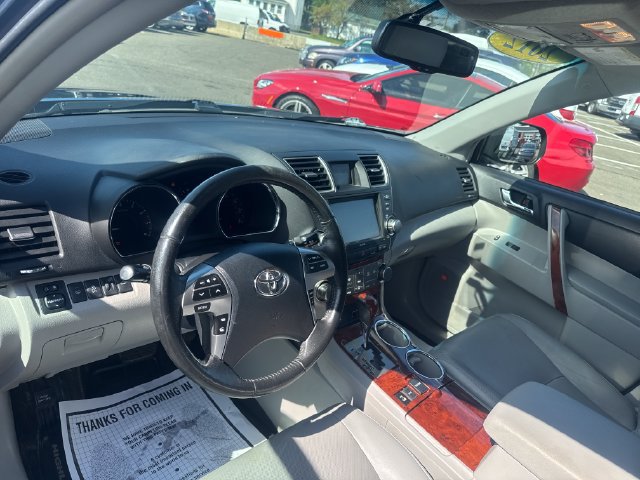 Used 2012 Toyota Highlander Limited w/ Tow Pkg AWD/4WD image 12