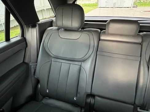 Used 2025 Land Rover Range Rover Sport SE AWD/4WD image 12