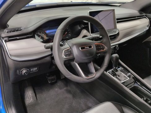 Certified 2025 Jeep Compass Limited image 10