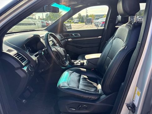 Used 2016 Ford Explorer Limited w/ Equipment Group 301A AWD/4WD image 10