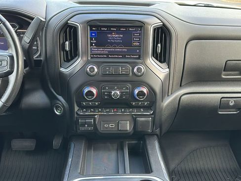 Used 2020 GMC Sierra 1500 AT4 w/ Off-Road Performance Package image 9