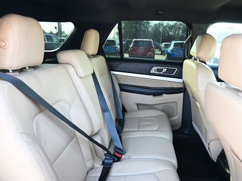 Used 2017 Ford Explorer XLT w/ Equipment Group 202A image 18