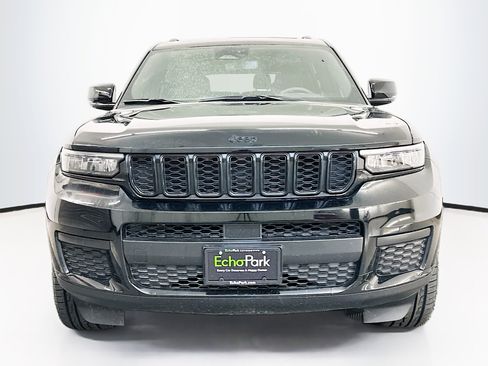 Used 2023 Jeep Grand Cherokee L Laredo image 2
