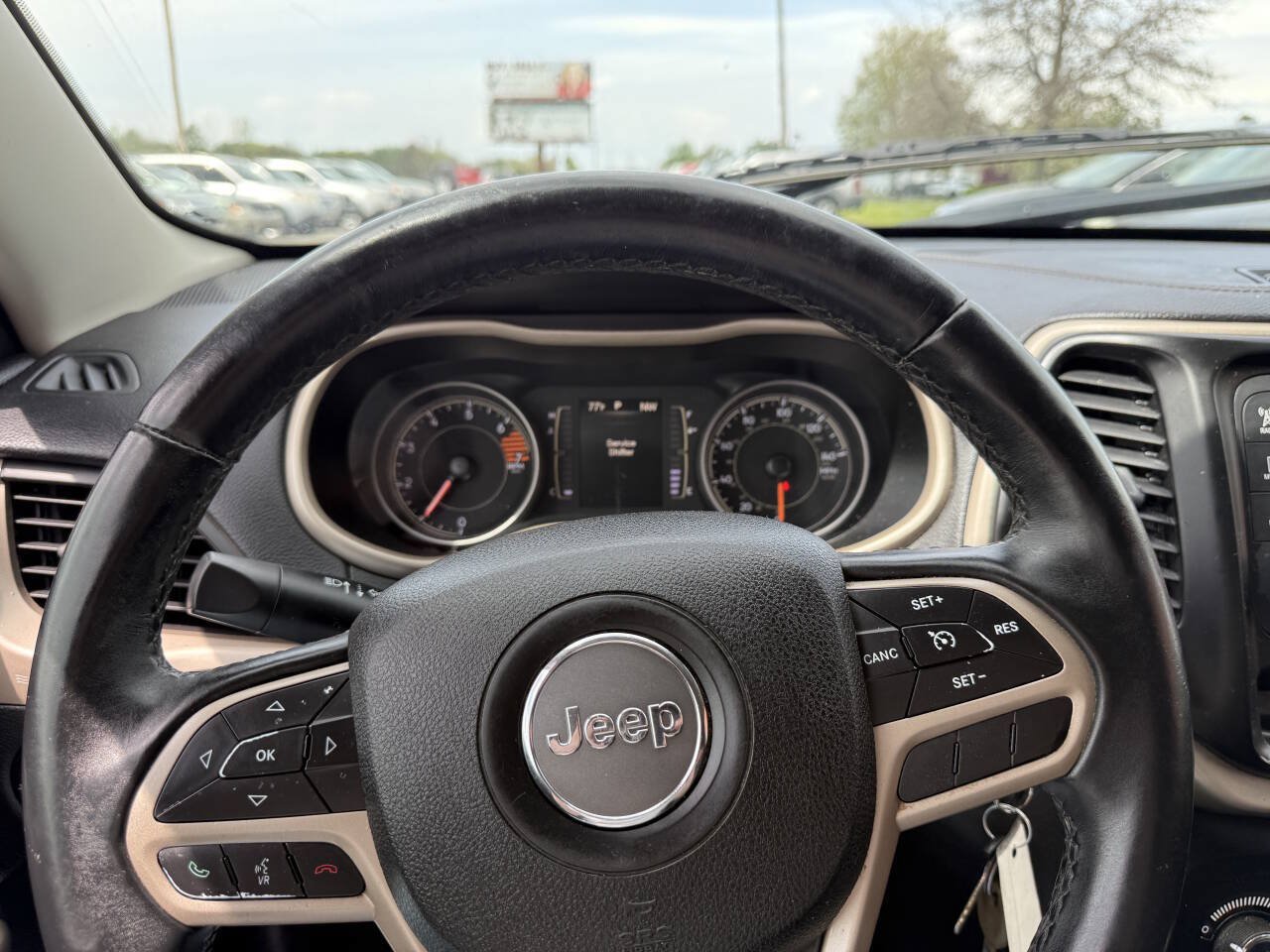 Used 2017 Jeep Cherokee Sport FWD image 12