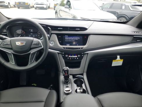 New 2026 Cadillac XT5 Luxury image 7