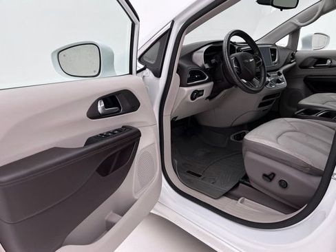 Used 2018 Chrysler Pacifica Touring-L w/ Premium Audio Group FWD image 20