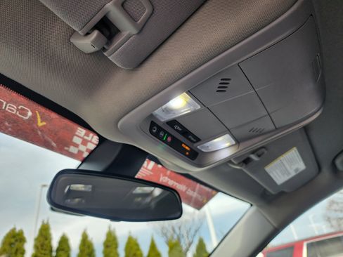 Used 2018 Chevrolet Equinox LT image 37