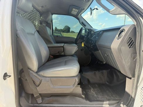 Used 2015 Ford F550 4x4 Regular Cab Super Duty image 9