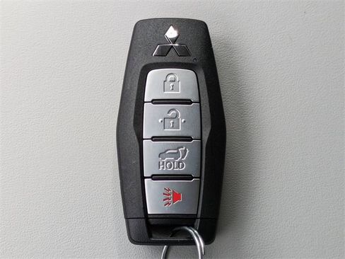 New 2025 Mitsubishi Outlander SE image 34