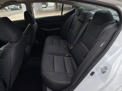 Used 2025 Nissan Altima 2.5 SV FWD image 24