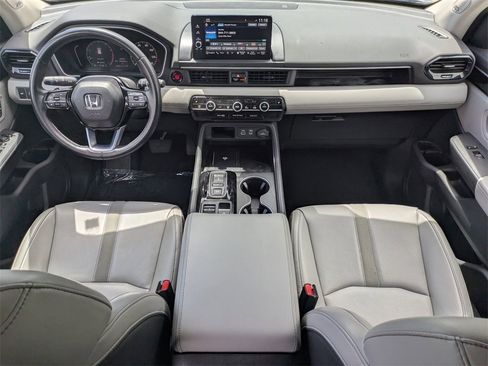 Used 2024 Honda Pilot Touring image 21
