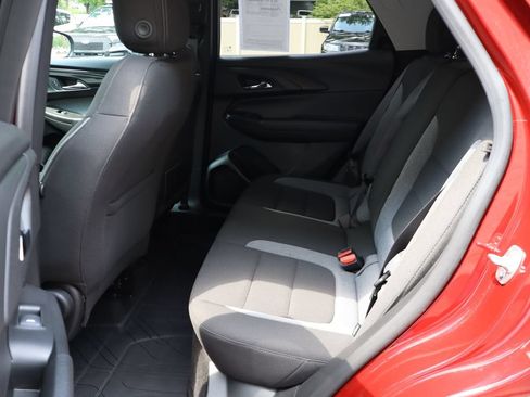 Used 2024 Chevrolet TrailBlazer LT w/ LT Cold Weather Package FWD image 9